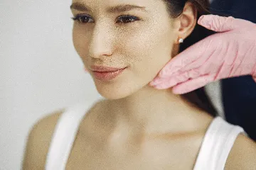 How to Get a Defined Jawline with Neck Rejuvenation Procedures